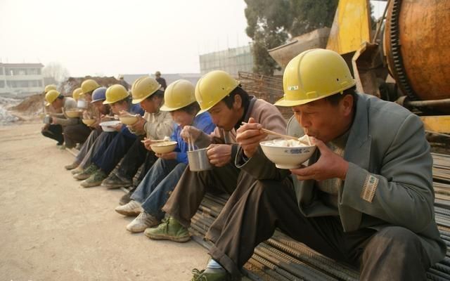 出国劳务：海外的建筑工为何大多喜欢用华裔？
